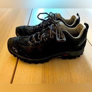 Solomon Hiking shoes